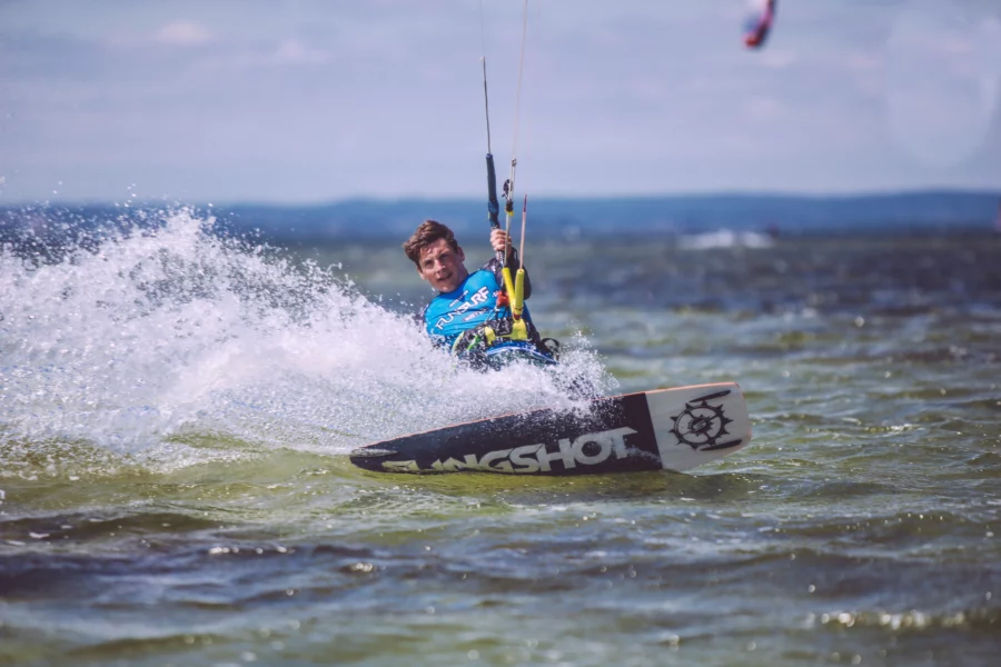 KITESURFING NA HELU - SZKOŁA KITE FUNSURF